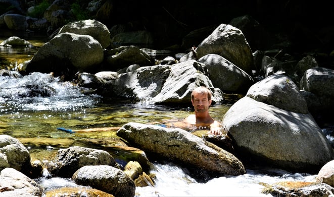 freaky travel, freaky finance, Gorges de la Carança, Mann im Wasser