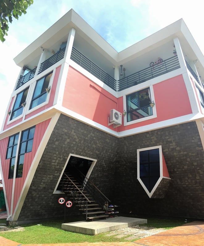 freaky finance, freaky travel, The Upside Down House , Phuket, umgedrehtes Haus