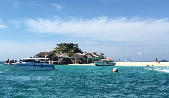 freaky finance, freaky travel, Phuket, Meer, Strabd, Motorboote, Hütten, Khai Nai Island