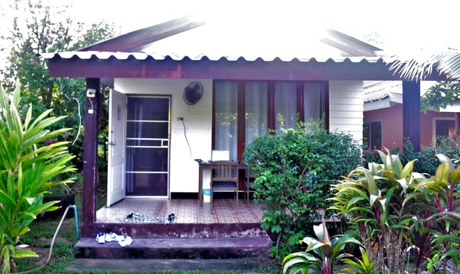 freaky finance, freaky travel, Bungalow, Terasse, Ban Elephant Blanc