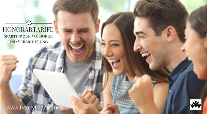 freaky finance, Honorartarife, Nettotarife, fiseba.de, 4 Personen freuen sich und schaeun dabei in ein Tablet
