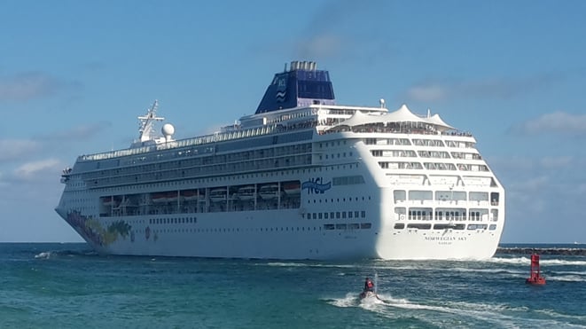 freaky travel, freaky finance, Meer, Norwegian Sky, Kreuzfahrtschiff, Hafenausfahrt Miami