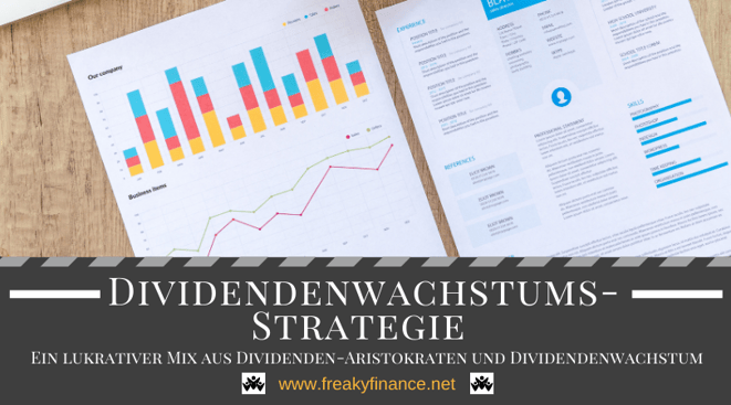 Ein lukrativer Mix aus Dividenden-Aristokraten und Dividendenwachstum. Das freaky finance Dividendenwachstums-Strategie Musterdepot, Dividende, Cashflow, Rendite, Depot, 2 beschriftete Blatt Papier auf einem Holztisch 