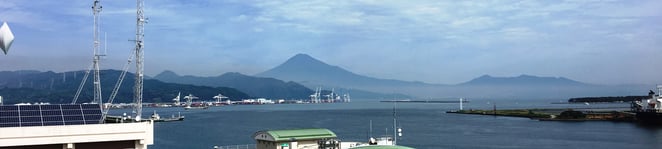 ギャラリーから望む富士山と清水港