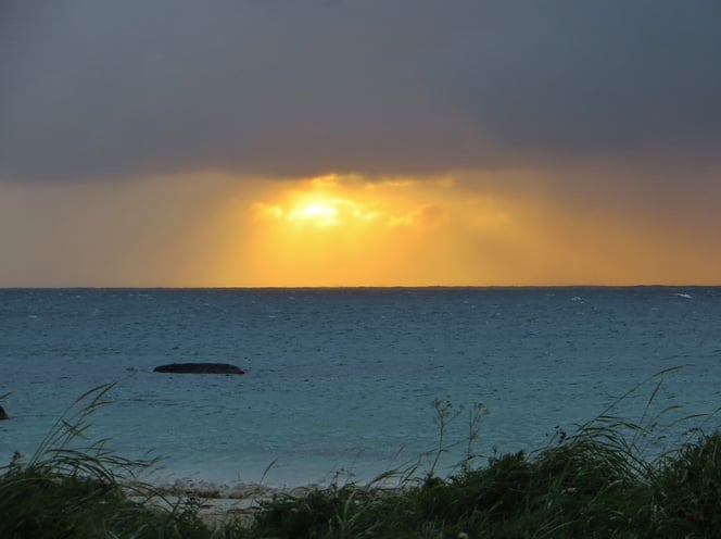 Mitternachtssonne und stürmisches, nasses Wetter. 