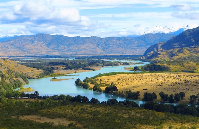 Wunderschön! Fahren entlang dem Rio Baker.