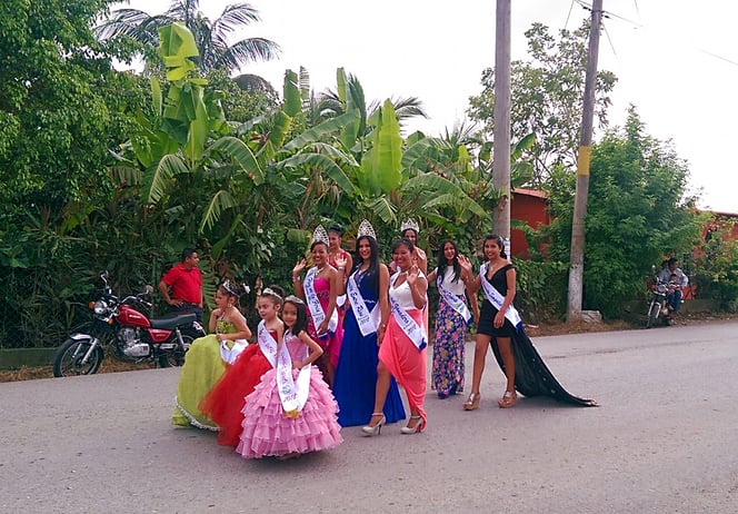 Und ohne irgendwelche lokale Missen im Umzug geht in Südamerika schon gar nichts!