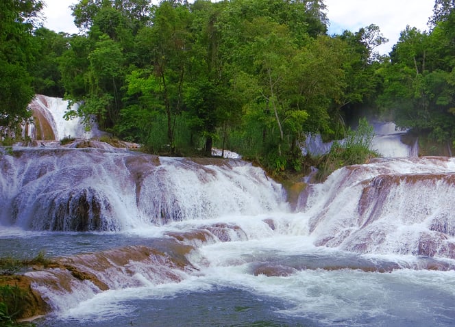 Agua Azul, 65 km südlich von Palenque, ist ein beliebtes Ausflugsziel.