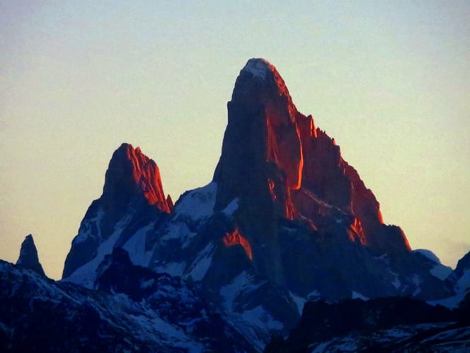 Der Fitz Roy im letzten Abendlicht, vom Lago Del Desierto aus gesehen.
