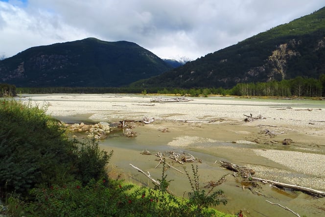 Der Rio Ibanez hat hier ein sehr breites Flussbett.