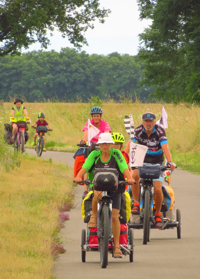 Mit Sack und Pack und Kindern und Grosseltern unterwegs. Wie recht sie haben!