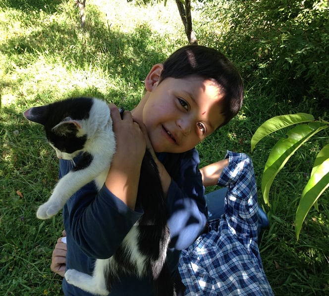 Augustin hat es Spass gemacht, Pit beim Fussballspielen zu fordern.