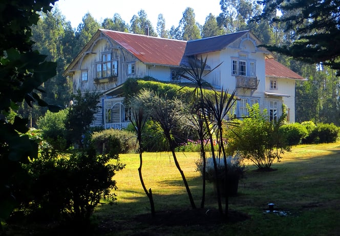 Ein schönes, altes Bauernhaus.