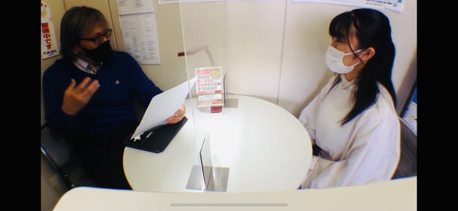 最後の可能性を狙うため、切り札となる「面接対策」を指導する総長と、真剣に取り組むAさん。