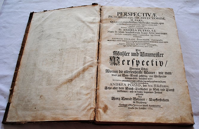 Aufgeschlagenes Traktat von Andrea Pozzo