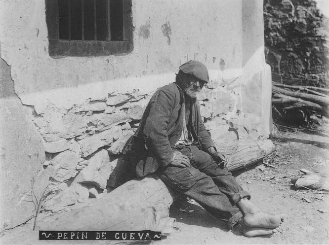Modesto Montoto, «Pepín de Cueva», vidrio, 130 × 180 mm, Piloña (Asturias), c. 1915. © Muséu del Pueblu d'Asturies. Ayto. de Gijón