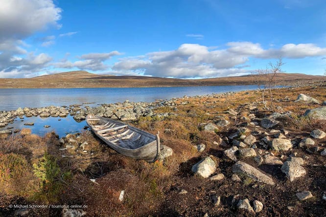 Am See Tshahkajärvi in finnisch Lappland