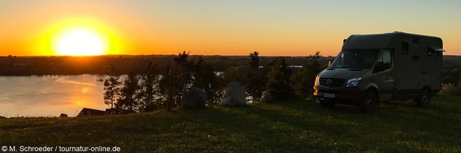 Blick vom terrassenförmig angelegtem Campingplatz am Klodno-See