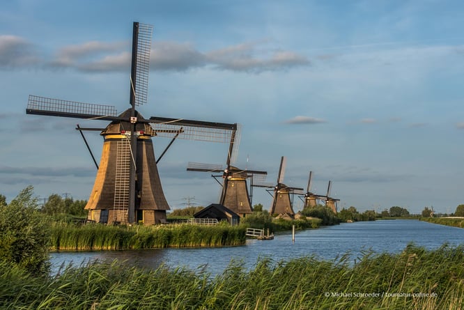 Die Windmühlen von Kinderdijk mit dem Wohnmobil in Holland