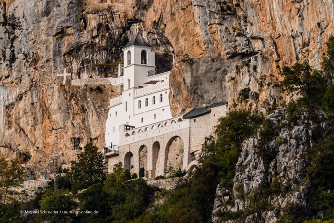 Mit dem Wohnmobil am Kloster Ostrog