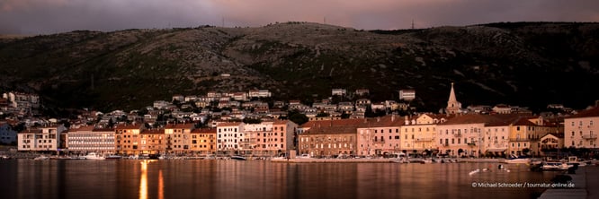 Der Hafen von Senj oder Zengg an der Küste von Kroatien