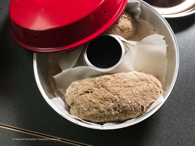 Vollkornbrot mit dem Omnia im Wohnmobil