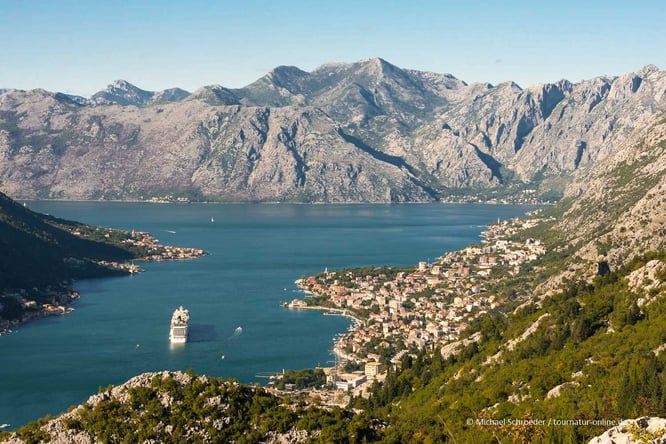 seit 1979 gehört die Bucht von Kotor zum Weltnaturerbe der UNESCO