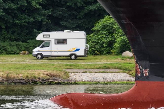 Große Pötte im Nordostseekanal