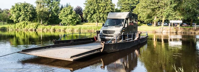 handgetriebene Fähre über die Oste bei Gräpel (Estorf) im Alten Land