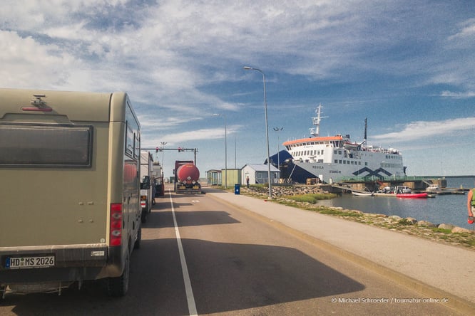 mit der Fähre geht es auf die Inseln