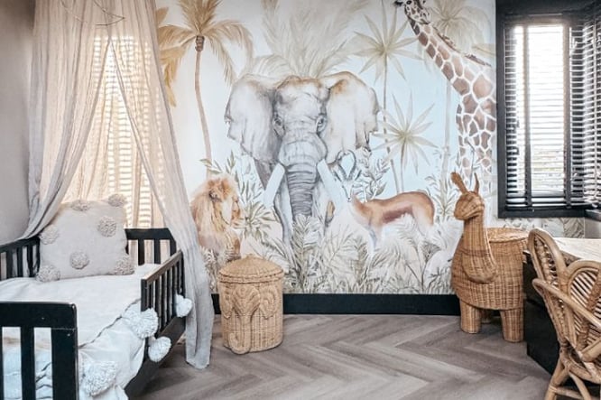 Binnenkijken in safari kinderkamer met olifant behang