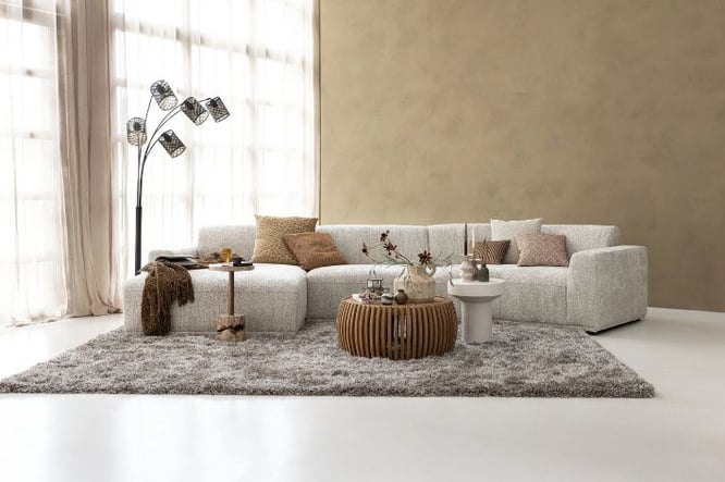 Hoe maak je een grote woonkamer knus?