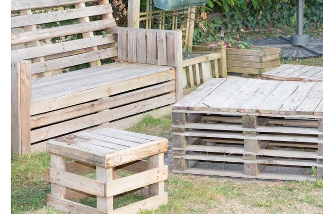 Goedkope achtertuin ideeën:tuinmeubels zelf maken