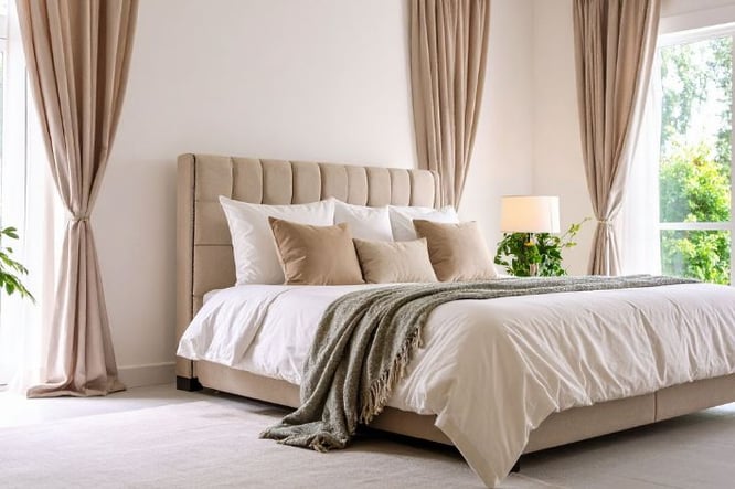 inspiratie kleine slaapkamer stylen met lichte kleuren