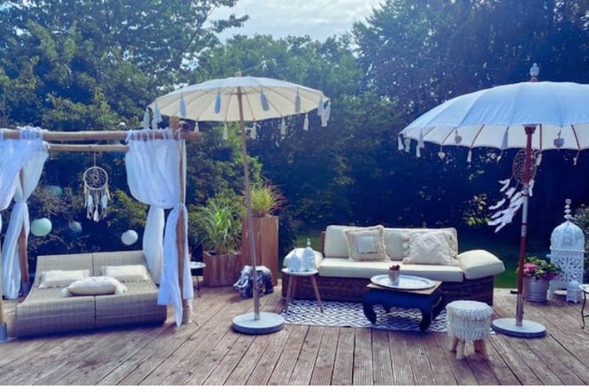 Hemel tuinbed om Ibiza-stijl in tuin te creëren