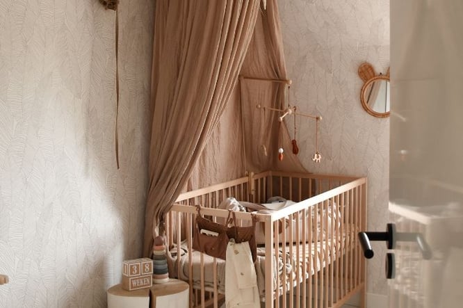 inspiratie babykamer inrichten met bruine kleuren