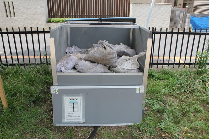 埼玉県新座市 土のうステーション『簡易土のう収納ボックス タイプ110』内部状況