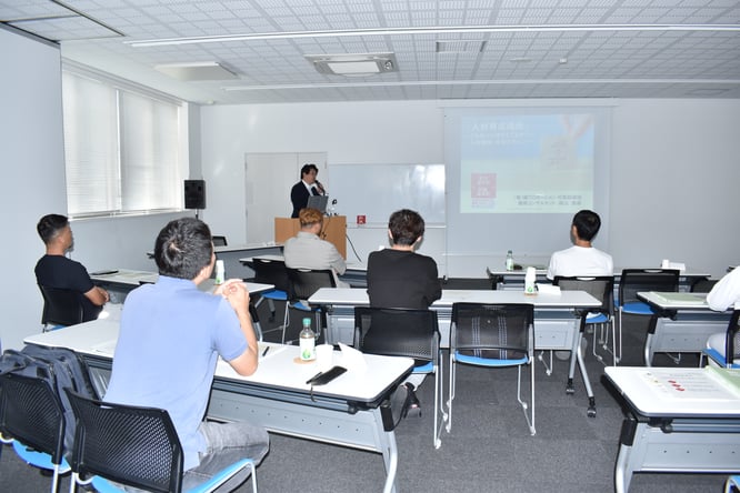 よしサポ創業支援セミナー 講師模様