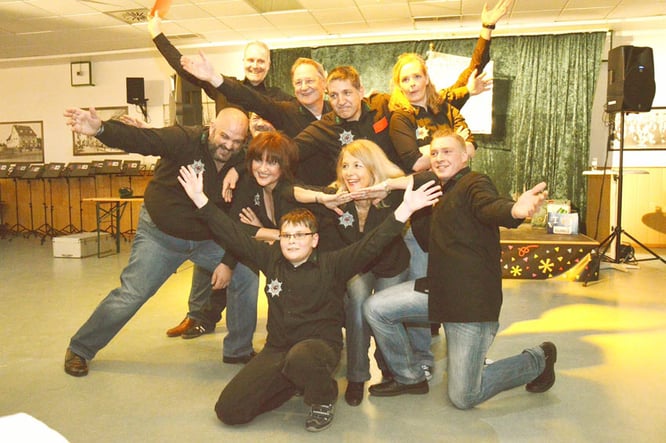 2015 studieren ein paar Gardisten den ersten Tanz ein " Die Wache tanzt"