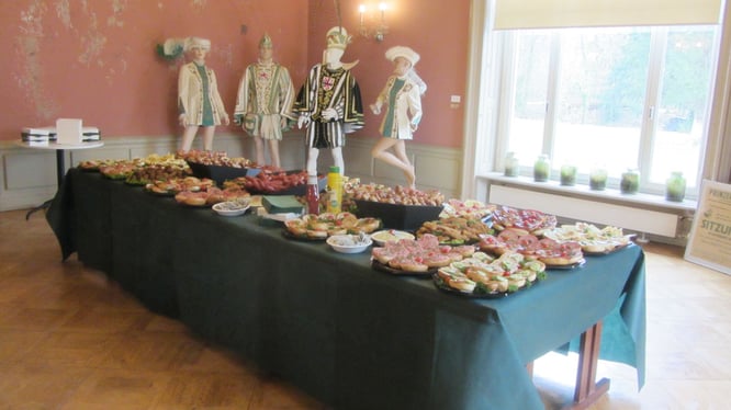 Auch für das leibliche Wohl war auf dem Jubiläum der Prinzengarde Leverkusen ausreichen gesorgt mit einem perfekten rustikal-rheinischem Buffet