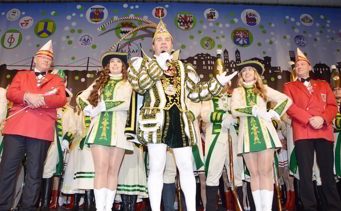 Prinz Marijo I., Marijo Klasic im Jahr 2022 mit Pagen und Adjutanten