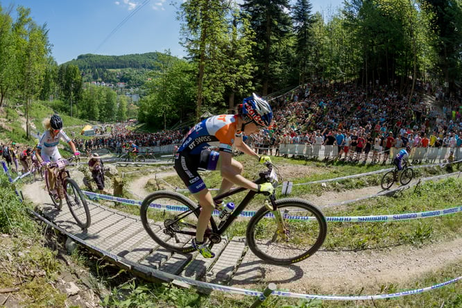 ©Dobslaff /Damen-Rennen 2017 mit Yana Belomoina und Jolanda Neff (in weiß)