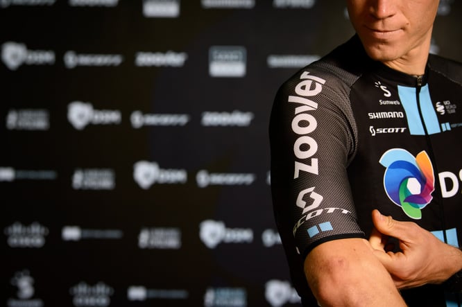 Bioracer stattet die Profisportler des Teams DSM mit maßgeschneiderter Rennbekleidung aus