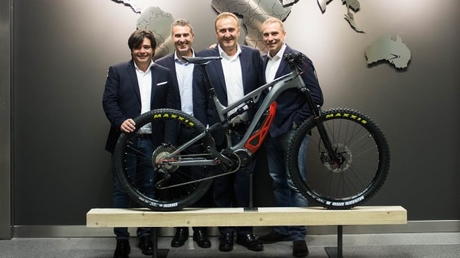 Livio Suppo (ganz rechts) zusammen mit (von links) Giuseppe Bernocco, Stefano Migliorini und Sebastiano Astegiano, THOK E-BIKES founders.