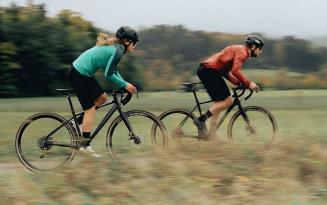 Gravel Bikes sind der neueste Trend im Radsport. Sie sind eine Mischung aus Rennrad und Cyclocrossern. ©fahrrad.de