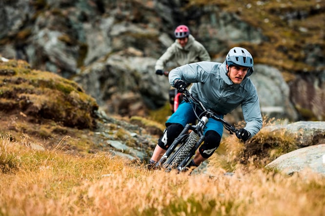 Bluegrass Rogue Core Mips MTB Enduro Helm Vincent Tupin und Kevin Miquel