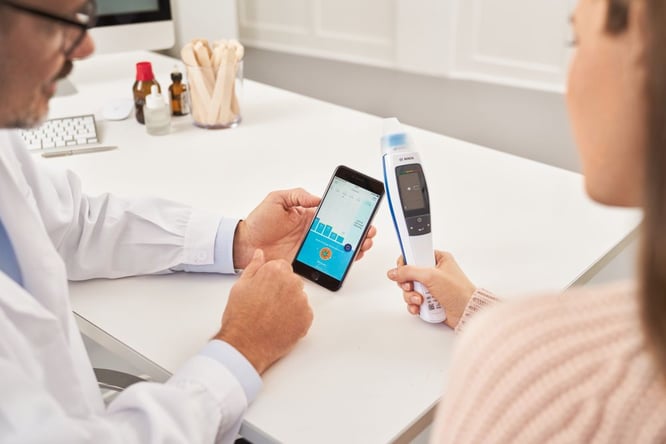 Die Daten der Vivatmo App lassen sich ausgedruckt oder per E-Mail an den Arzt weitergeben, damit er den Krankheitsverlauf und die Therapie beurteilen und gegebenenfalls anpassen kann