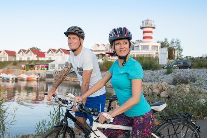 Radfahrer am Geierswalder See. Bildnachweis: Tourismusverband Lausitzer Seenland, Nada Quenzel