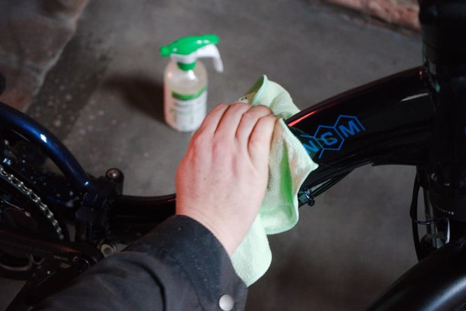 Die Pflege des Lacks ist bei manchen Bikes eine besondere Herausforderung.