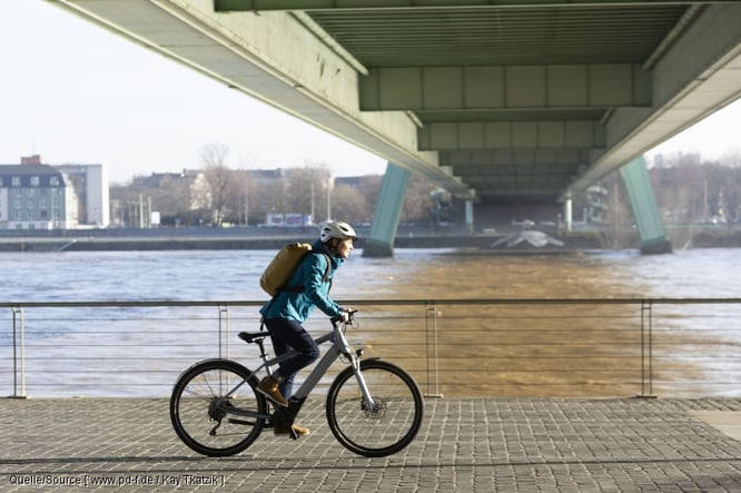 In der Stadt sportlich unterwegs sein, gut vorankommen trotz Verkehrsinfarkt, Bewegung statt Ölsardinenfeeling: alles gute Beweggründe zum Umstieg auf das Fahrrad.